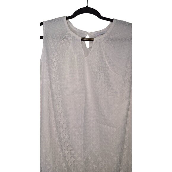 Sleeveless White Textured Blouse With Keyhole Back & Metal Accent By Liz Claibor - Picture 2 of 3